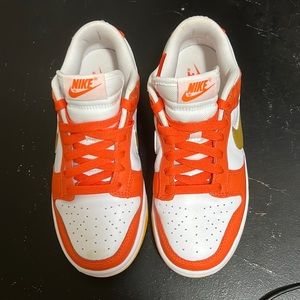 Orange Nike low dunks 6W